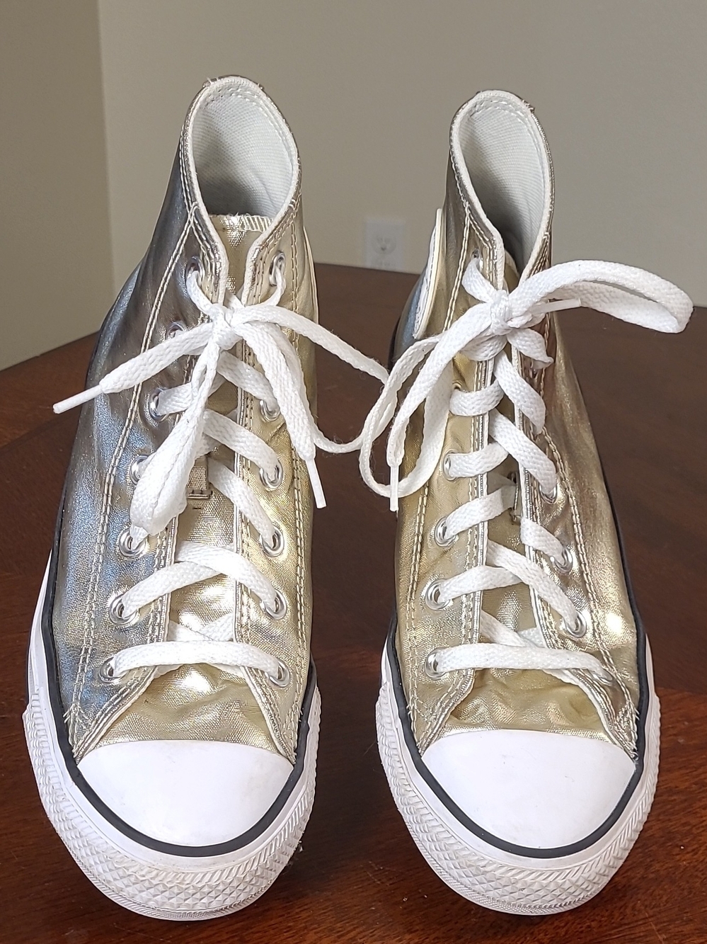 Converse Chuck Taylor All Star Women’s 8 Metallic Gold High-Top Lace-Up Sneaker